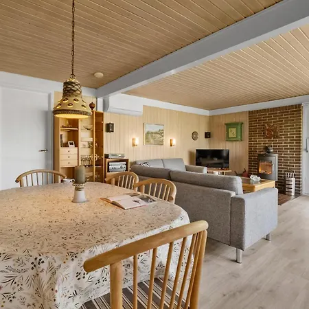 3 Bedroom Stunning In Aakirkeby