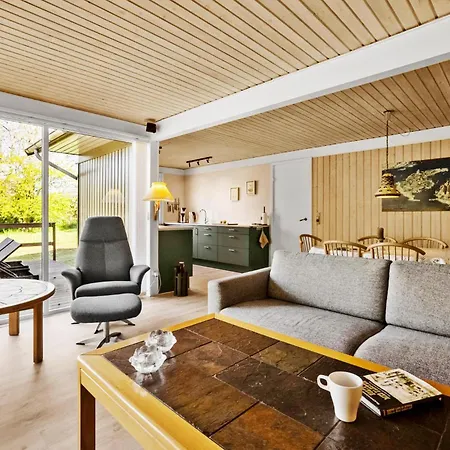 3 Bedroom Stunning In Aakirkeby