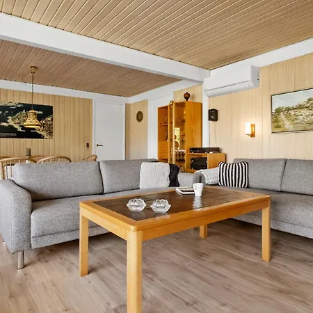 Gorgeous In Aakirkeby With Wifi * Vester Somarken